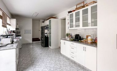 Hermosa Residencia de 2 Plantas en Exclusivo Condominio en Rinconada Baja.