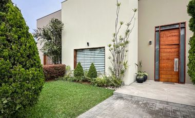 Hermosa Residencia de 2 Plantas en Exclusivo Condominio en Rinconada Baja.