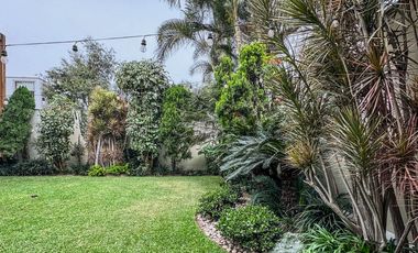 Hermosa Residencia de 2 Plantas en Exclusivo Condominio en Rinconada Baja.