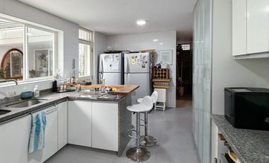 Moderna Casa Remodelada, en Zona Exclusiva Urb. Humboldt - Miraflores, con acceso directo al Parque