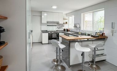 Moderna Casa Remodelada, en Zona Exclusiva Urb. Humboldt - Miraflores, con acceso directo al Parque