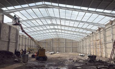 RENTA DE BODEGA NUEVA CERCA DEL BOULEVARD AEREPUERTO ,RAMPA DE DESCARGA Y OFICINAS