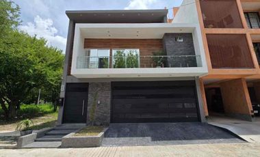 Casa en venta frac Lum Ha zona poniente de la ciudad sobre el blvd Laguitos