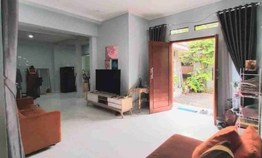 Rumah SHM Luas 200m Hook 4 Kamar Muat 3 Mobil Bebas Banjir Dekat Grand Wisata Bekasi