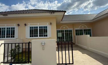 Single-storey detached house for sale in a well-located project with convenient transportation. Fully furnished and ready to move in.