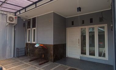Disewakan Rumah 2 Lantai Siap Huni di Komplek Pd Bambu Jakarta Timur! S720