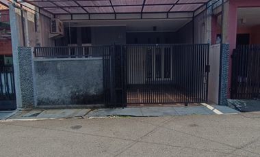 Disewakan Rumah 2 Lantai Siap Huni di Komplek Pd Bambu Jakarta Timur! S720