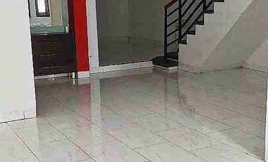 Rumah 2 Lantai Baru Renovasi Row Jalan 3 Mobil