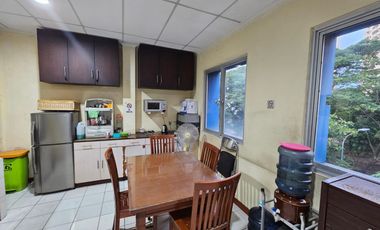 Jual ruko murah Gading Bukit Indah 81m 5,5 lantai, tempat parkir luas (hoek)