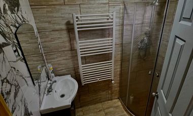 Parcela con propiedad y dos cabañas