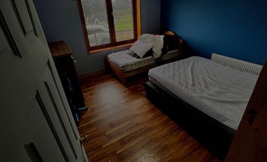 Parcela con propiedad y dos cabañas