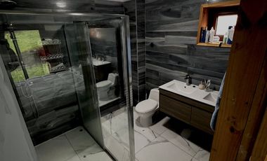 Parcela con propiedad y dos cabañas