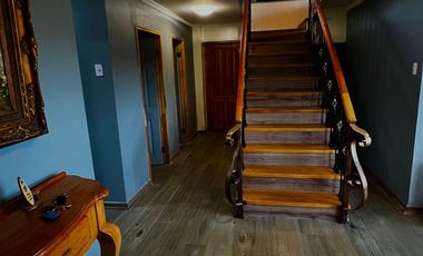 Parcela con propiedad y dos cabañas