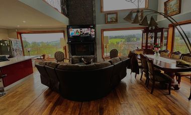 Parcela con propiedad y dos cabañas