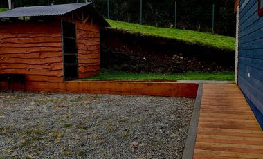 Parcela con propiedad y dos cabañas