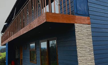 Parcela con propiedad y dos cabañas