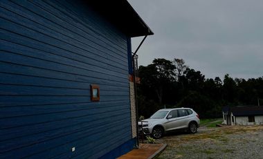 Parcela con propiedad y dos cabañas