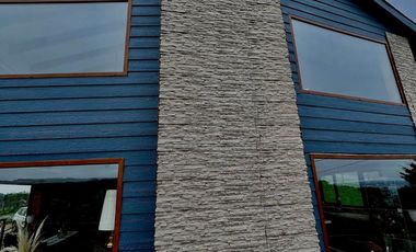 Parcela con propiedad y dos cabañas