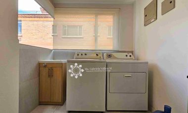 EN VENTA - AMPLIA DEPARTAMENTO CON TERRAZA Y VISTA ESPECTACULAR DE LAS MONTAÑAS, CON 1 DORMITORIO