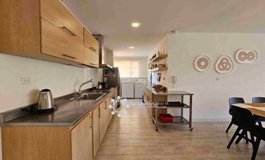 EN VENTA - AMPLIA DEPARTAMENTO CON TERRAZA Y VISTA ESPECTACULAR DE LAS MONTAÑAS, CON 1 DORMITORIO