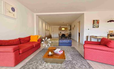 EN VENTA - AMPLIA DEPARTAMENTO CON TERRAZA Y VISTA ESPECTACULAR DE LAS MONTAÑAS, CON 1 DORMITORIO