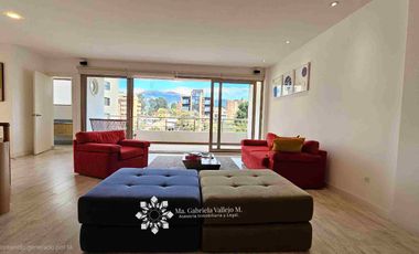 EN VENTA - AMPLIA DEPARTAMENTO CON TERRAZA Y VISTA ESPECTACULAR DE LAS MONTAÑAS, CON 1 DORMITORIO