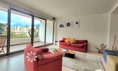 EN VENTA - AMPLIA DEPARTAMENTO CON TERRAZA Y VISTA ESPECTACULAR DE LAS MONTAÑAS, CON 1 DORMITORIO