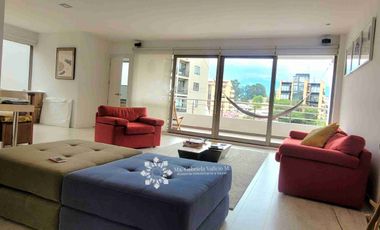 EN VENTA - AMPLIA DEPARTAMENTO CON TERRAZA Y VISTA ESPECTACULAR DE LAS MONTAÑAS, CON 1 DORMITORIO