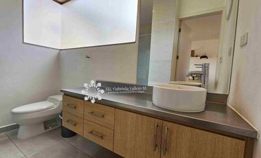 EN VENTA - AMPLIA DEPARTAMENTO CON TERRAZA Y VISTA ESPECTACULAR DE LAS MONTAÑAS, CON 1 DORMITORIO