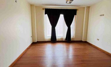 🏡 Casa moderna de lujo en el norte de Riobamba