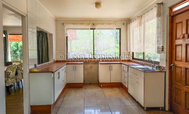 Leon Propiedades arrienda linda casa en sector Los Naranjos, Curacaví.