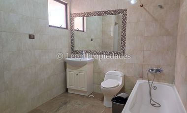 Leon Propiedades arrienda linda casa en sector Los Naranjos, Curacaví.