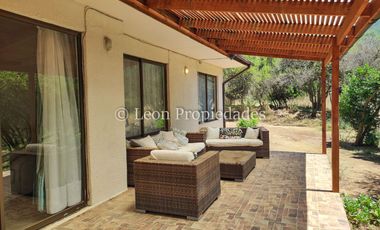 Leon Propiedades arrienda linda casa en sector Los Naranjos, Curacaví.