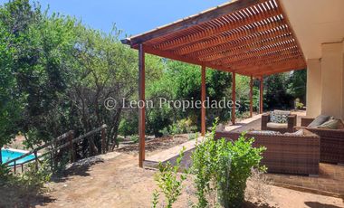 Leon Propiedades arrienda linda casa en sector Los Naranjos, Curacaví.