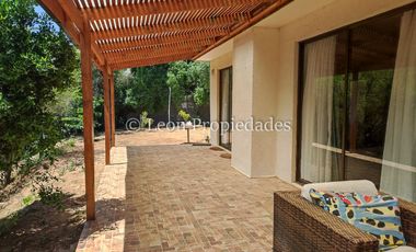 Leon Propiedades arrienda linda casa en sector Los Naranjos, Curacaví.