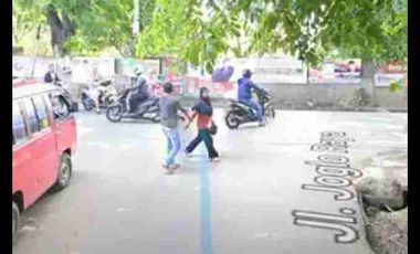 Dijual /Disewakan tanah Luas 2.920 m2 di Meruya pinggir jalan, dekat komplek DKI, nego