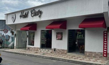 Propiedad con Hotel, local comercial y Parqueadero en el centro de Santa Rosa