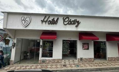 Propiedad con Hotel, local comercial y Parqueadero en el centro de Santa Rosa