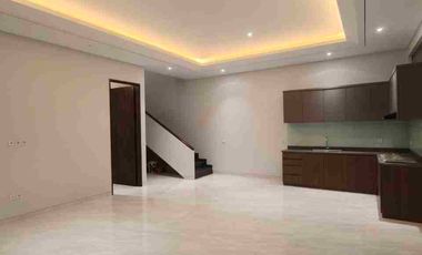 Baru Gress‼️Rumah Hook Manyar Indah