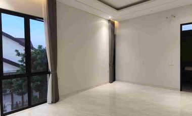 Baru Gress‼️Rumah Hook Manyar Indah