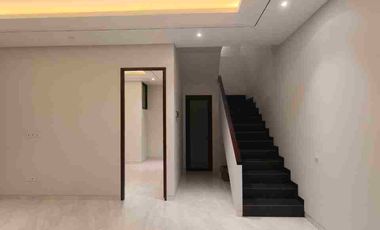 Baru Gress‼️Rumah Hook Manyar Indah