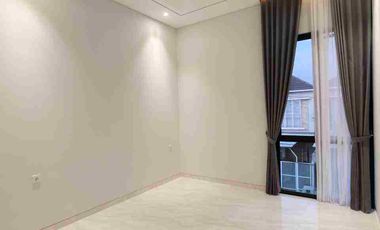 Baru Gress‼️Rumah Hook Manyar Indah