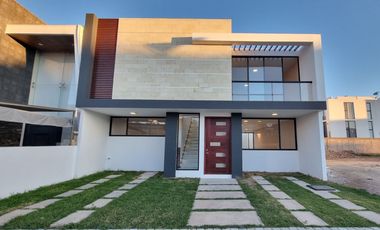 Casa en venta Pachuca, 3 habitaciones y estudio con baño completo. La Cartuja
