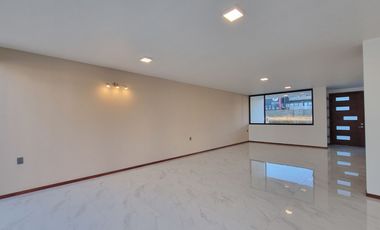 Casa en venta Pachuca, 3 habitaciones y estudio con baño completo. La Cartuja