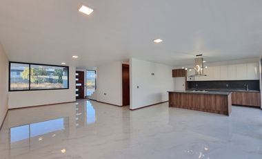 Casa en venta Pachuca, 3 habitaciones y estudio con baño completo. La Cartuja