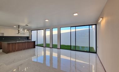Casa en venta Pachuca, 3 habitaciones y estudio con baño completo. La Cartuja