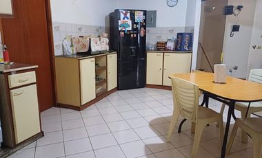 Vendo amplio departamento cerca a la UNSA FRENTE A PARQUE $ 160,000