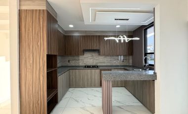 Casa en venta al sur de Pachuca. 3 niveles, seguridad y amenidades. Gema