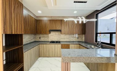 Casa en venta al sur de Pachuca. 3 niveles, seguridad y amenidades. Gema