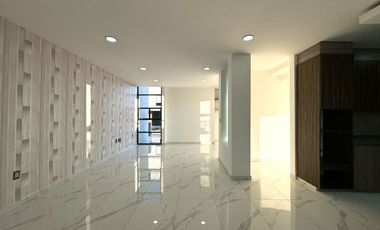 Casa en venta al sur de Pachuca. 3 niveles, seguridad y amenidades. Gema